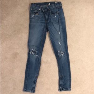 Distressed jeans with ankle zipper